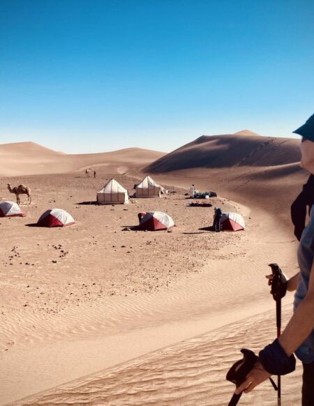 Bivouac au cœur des dunes du Sahara, randonnée chamelière Karavaniers