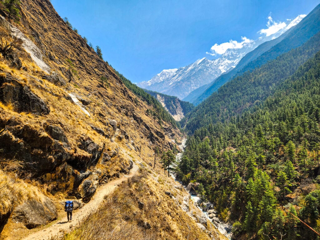 Randonnée Karavaniers dans la vallée himalayenne, trek d’aventure en groupe ou sur mesure, expertise du terrain et immersion en haute montagne