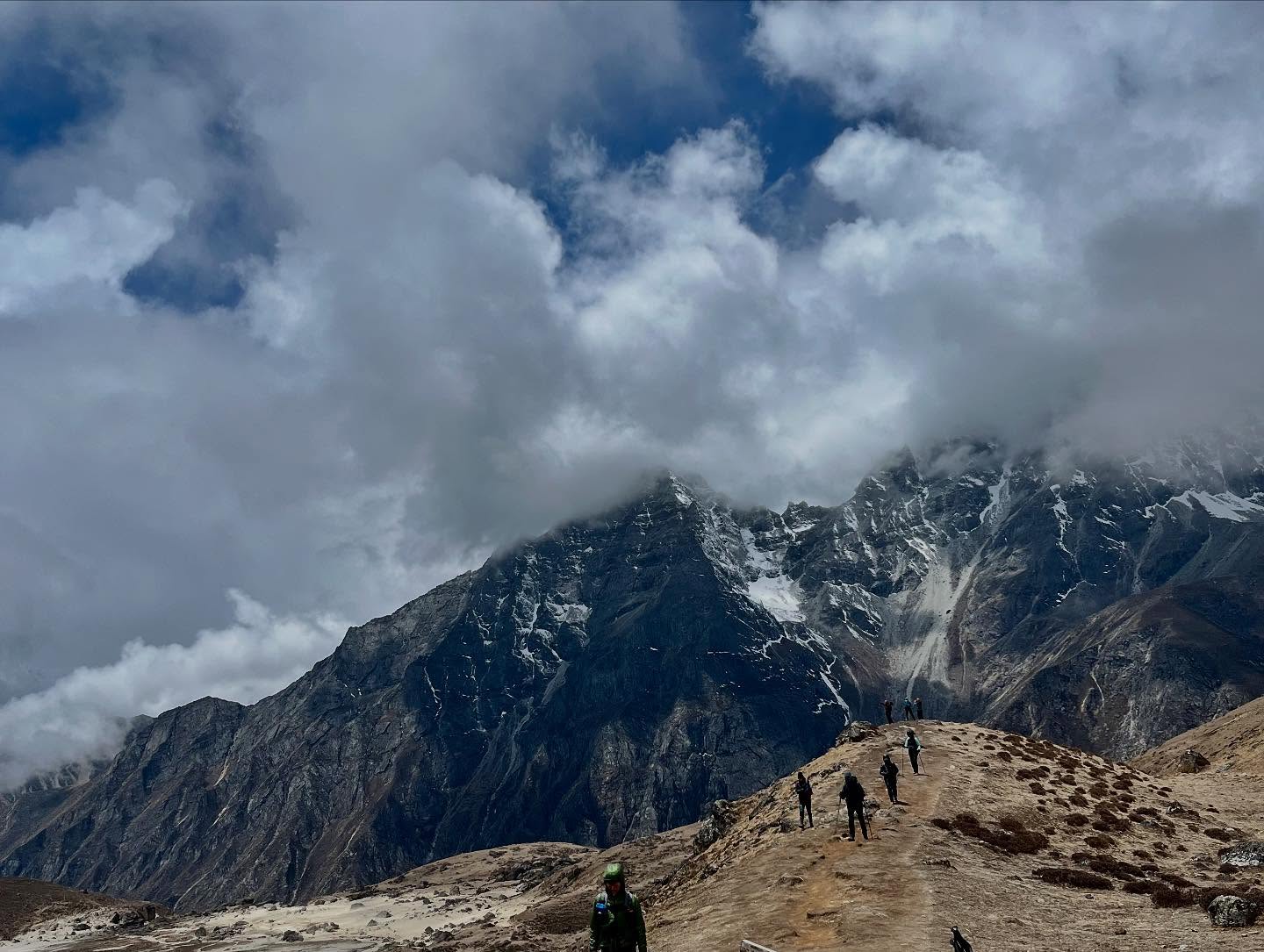 Paysage de montagne, lors d'un trek au Népal en compagnie d'un groupe des Chèvres de Montagne lors de la dernière expédition à leur côté.